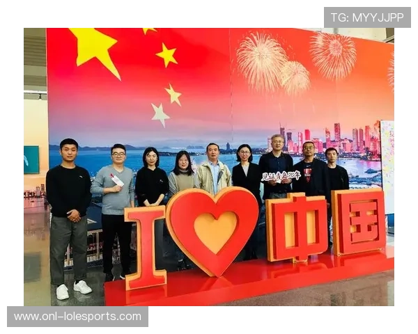 中国足球老球星重聚时刻 突显时代风采与荣耀回忆