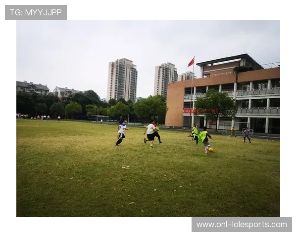 足球小海豚是谁 球场上的天才少年背后隐藏的故事揭秘